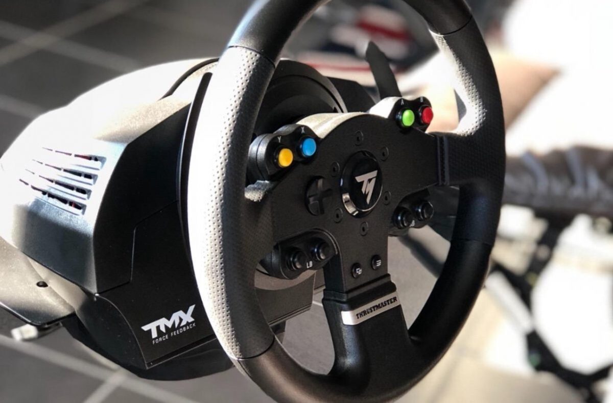 volant Thrustmaster TMX pour les simulations